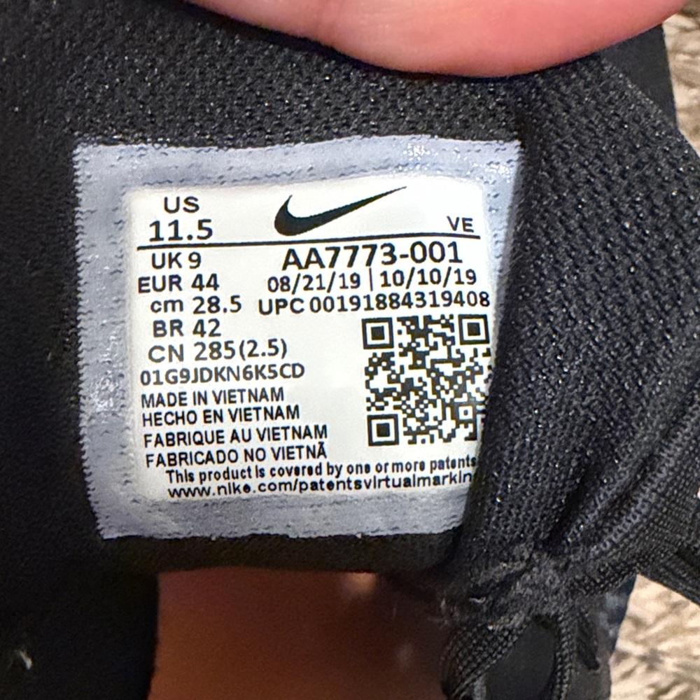 Nike Women’s 11.5 Black and White Athletic Running Shoes - Picture 7 of 9